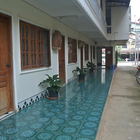Nice Guesthouse Muang Phônsavan Extérieur photo