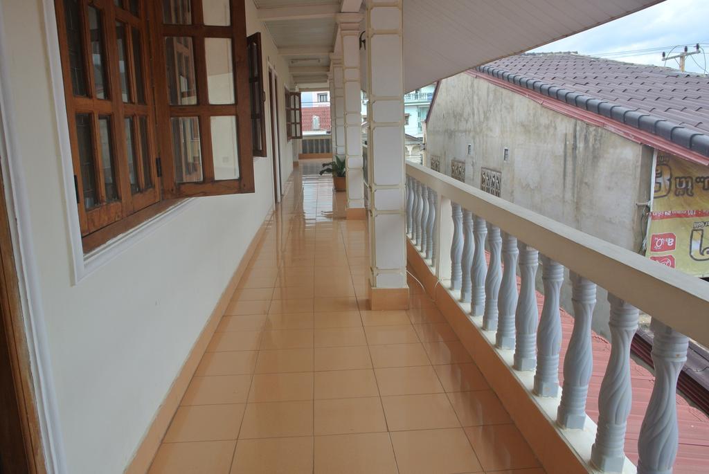 Nice Guesthouse Muang Phônsavan Extérieur photo
